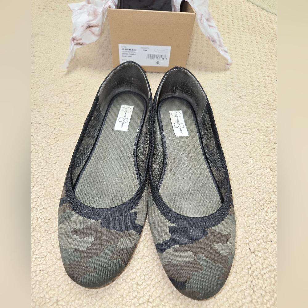 Jessica Simpsons flats in camo.